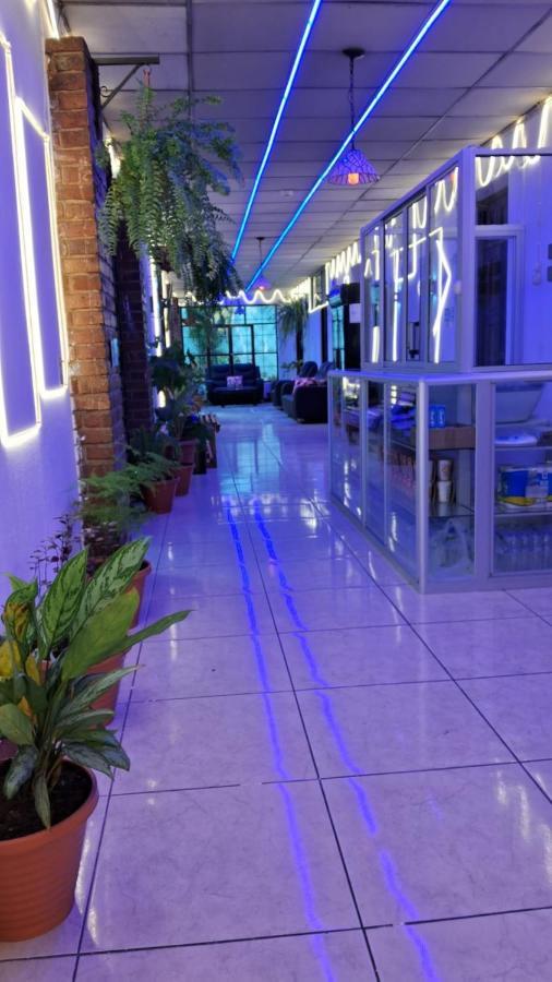 Hotel Kamelot Parque Central Кетцалтенанго Екстериор снимка
