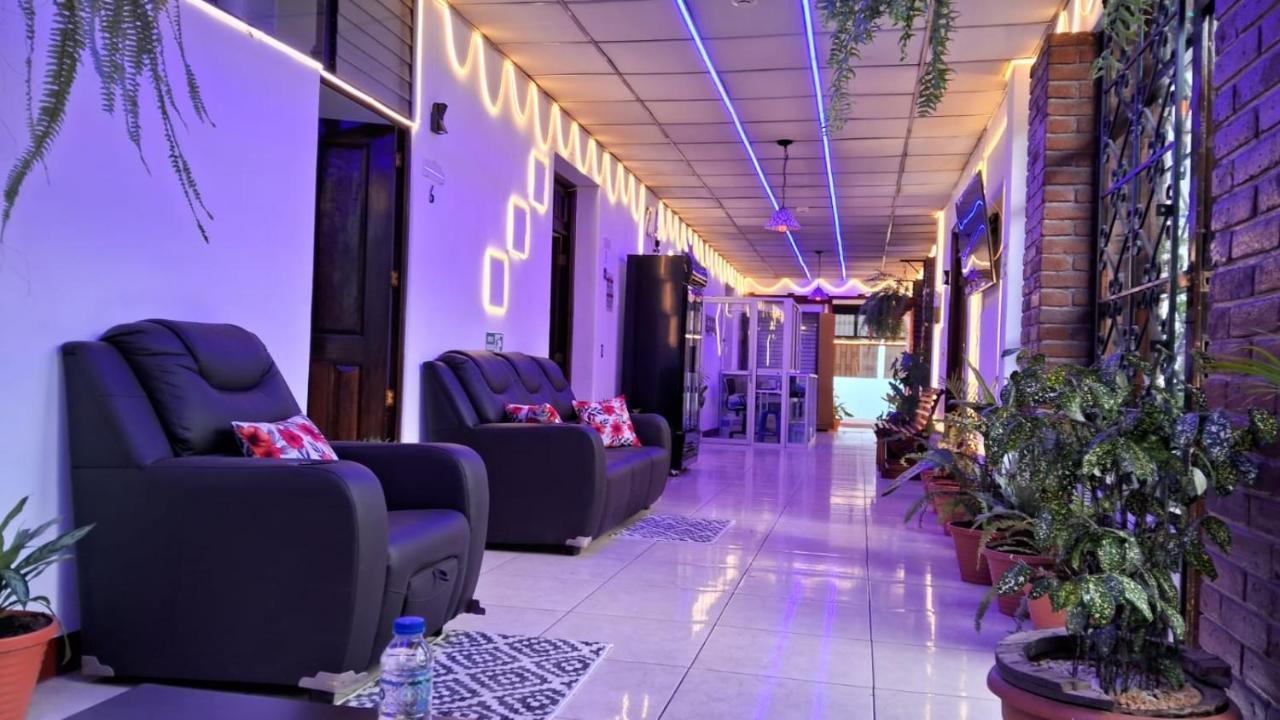 Hotel Kamelot Parque Central Кетцалтенанго Екстериор снимка