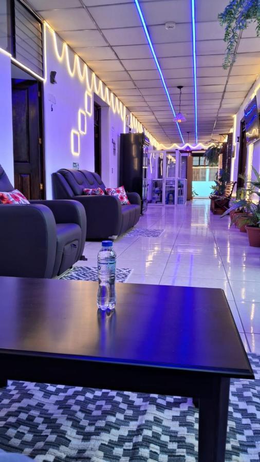 Hotel Kamelot Parque Central Кетцалтенанго Екстериор снимка