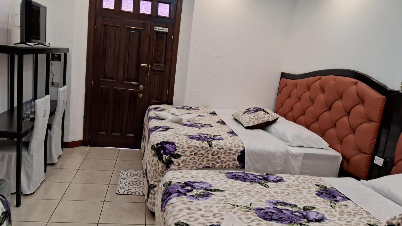 Hotel Kamelot Parque Central Кетцалтенанго Екстериор снимка