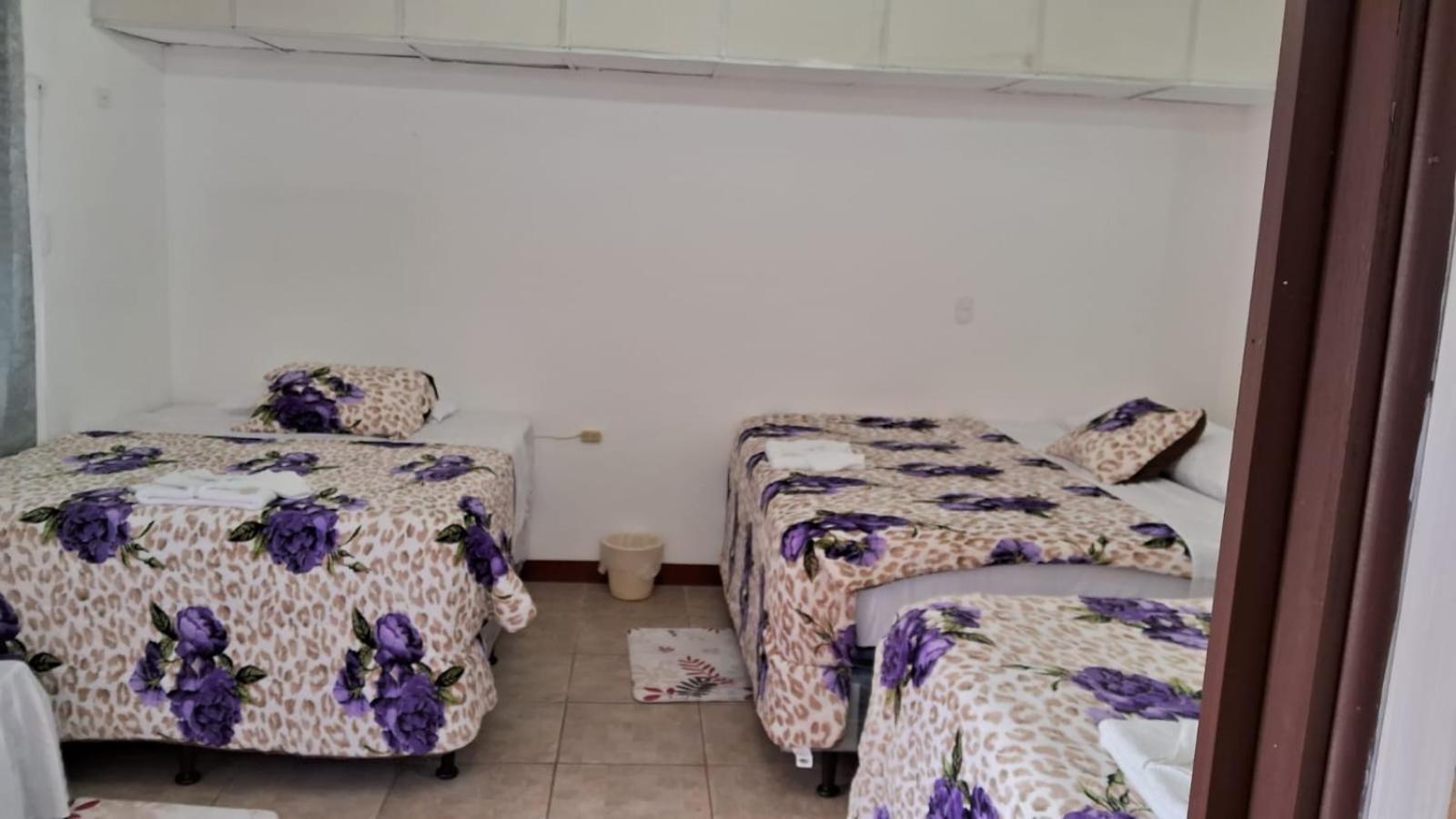 Hotel Kamelot Parque Central Кетцалтенанго Екстериор снимка