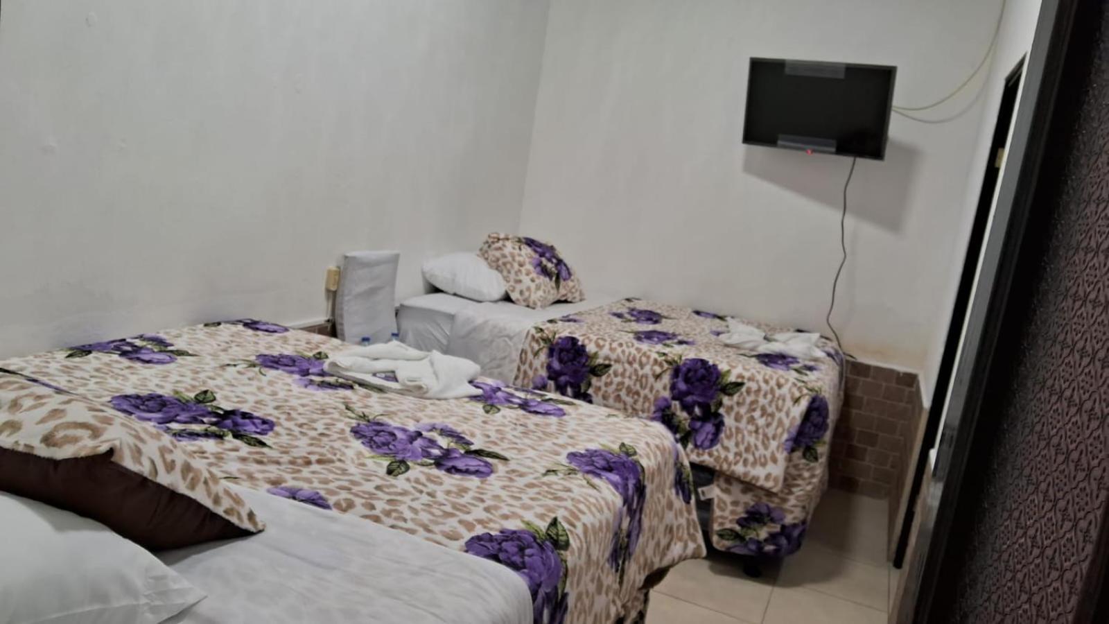 Hotel Kamelot Parque Central Кетцалтенанго Екстериор снимка
