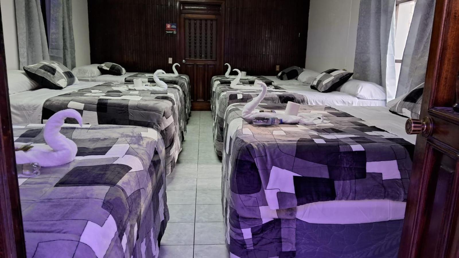 Hotel Kamelot Parque Central Кетцалтенанго Екстериор снимка