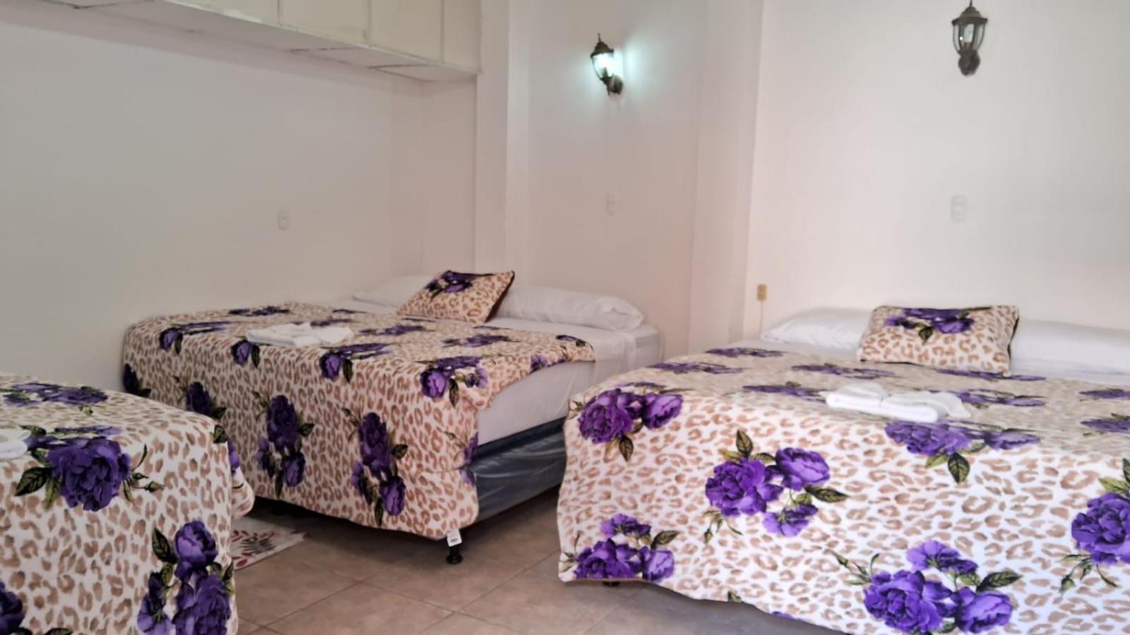 Hotel Kamelot Parque Central Кетцалтенанго Екстериор снимка